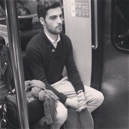 满载法国帅哥的地铁来了,妹纸慎点当心触电~