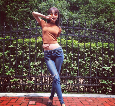 这是弄啥嘞!歪果仁是这样围观我们的"反手摸肚脐"大赛的